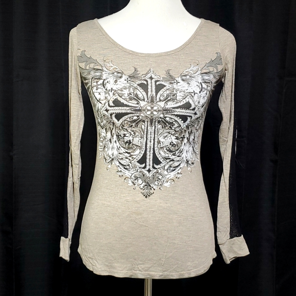 Long sleeve tee w/ mesh back/arms